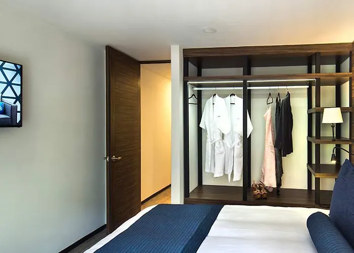 Flowsuites Wtc Aparthotel