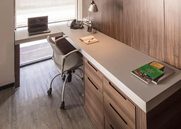 Aparthotel Flowsuites Wtc 4*